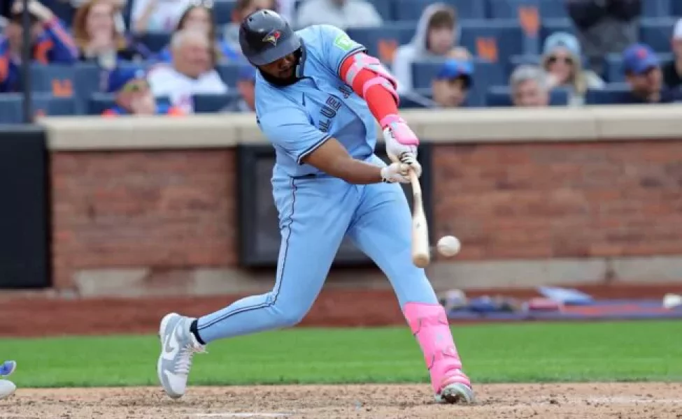 Vladimir-Guerrero-Jr-disparo-su-jonron-21-de-la-temporada-650x400