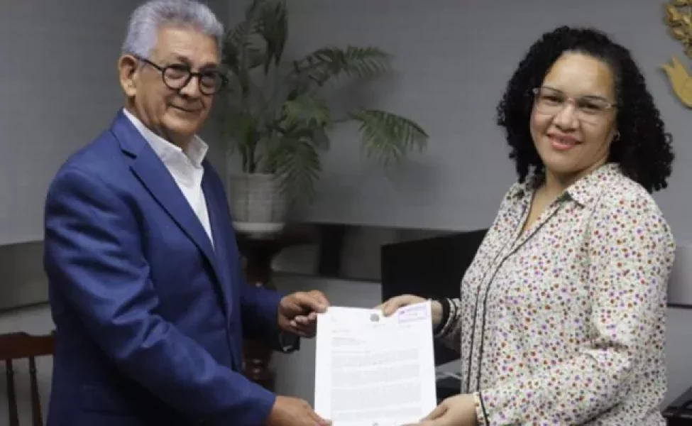 jose-rijo-entrega-presupuesto-a-la-camara-de-diputados-650x400